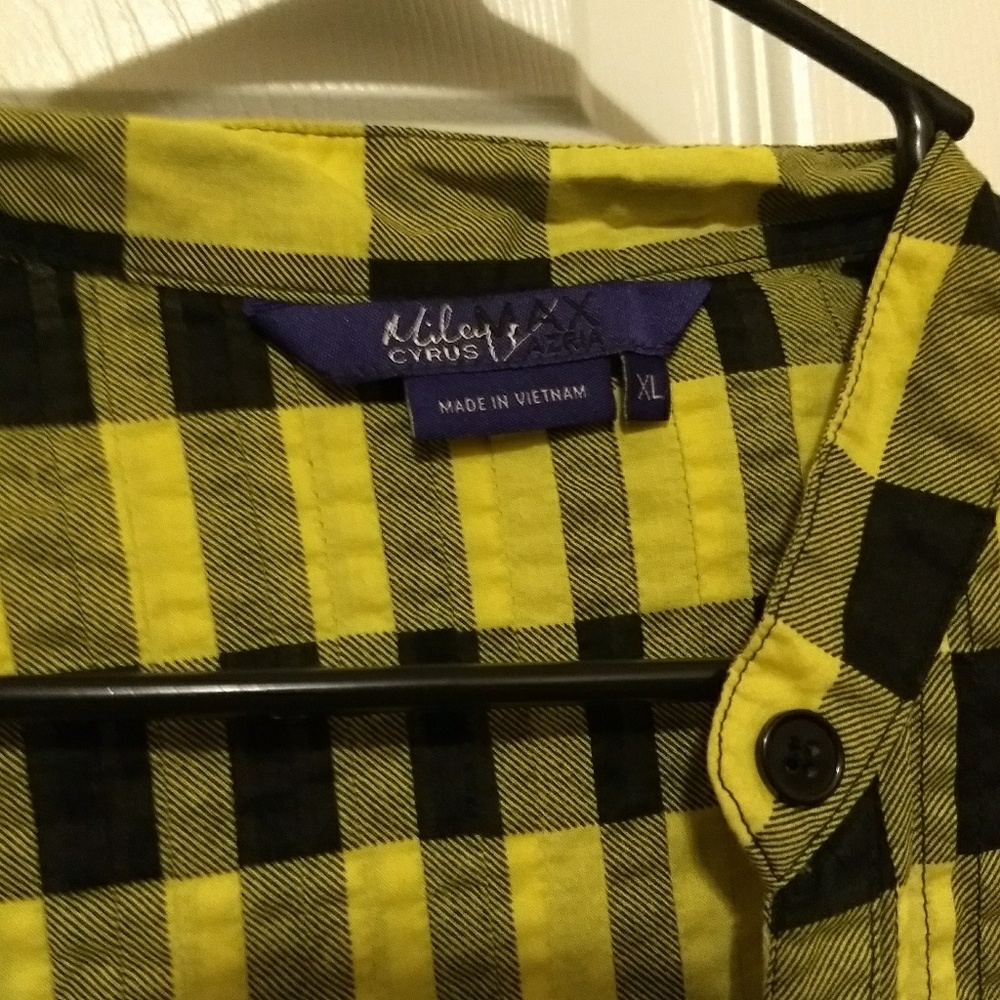 Shirt - Picture 3 of 4